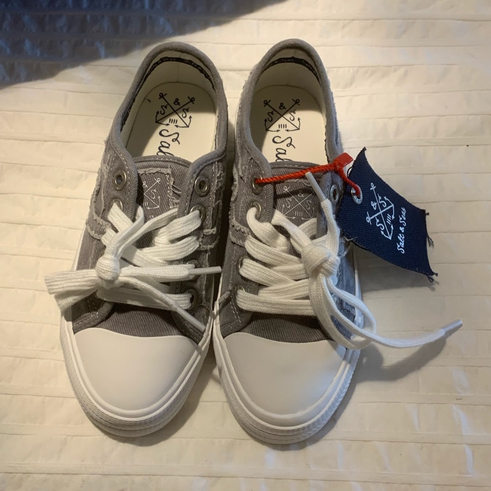 Never worn! Grey canvas tennis shoes Size 5.5